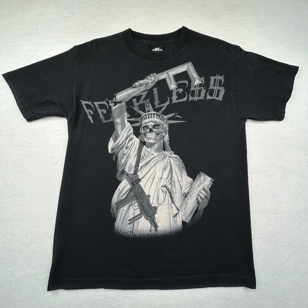 No Fear VINTAGE Y2K graphic Statue of Liberty "FEARLESS" Tattoo T-shirt Medium